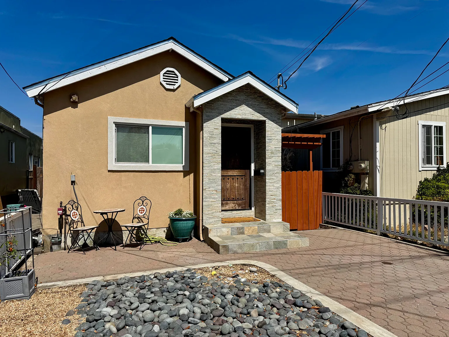 3 bed, 1152 sqft, $6,950 — Photo 1
