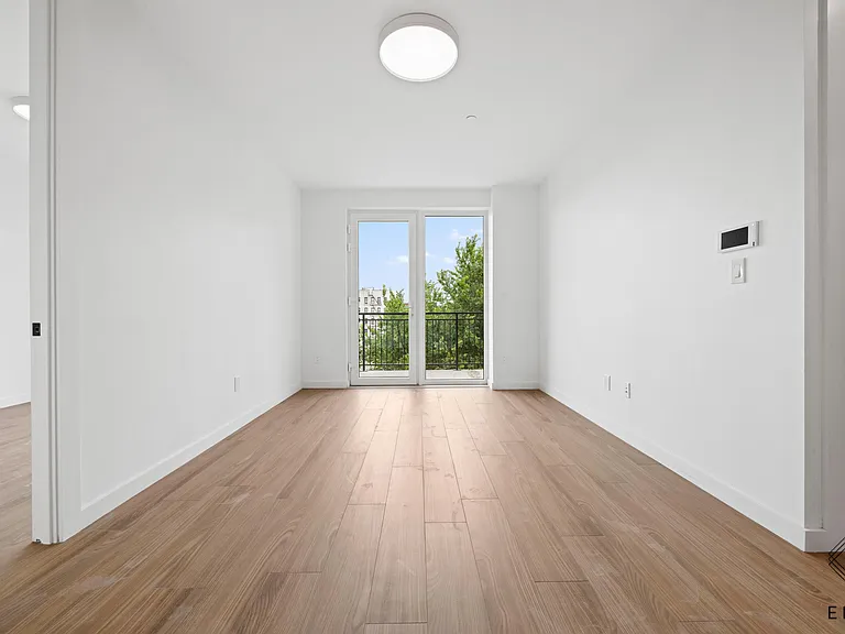 942 New York Ave #2L — Photo 6