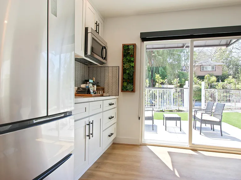 22809 Crespi St — Photo 2