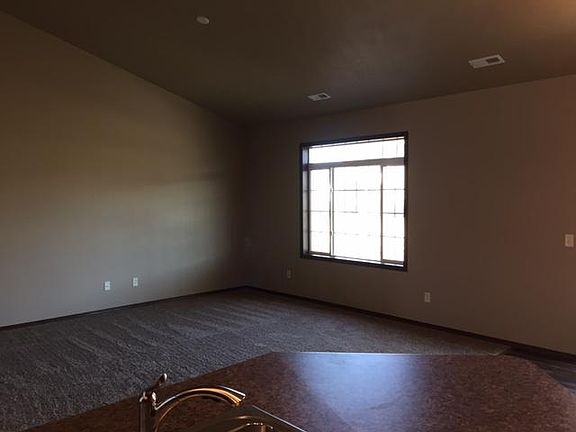 4th image of 204 E 83rd Pl