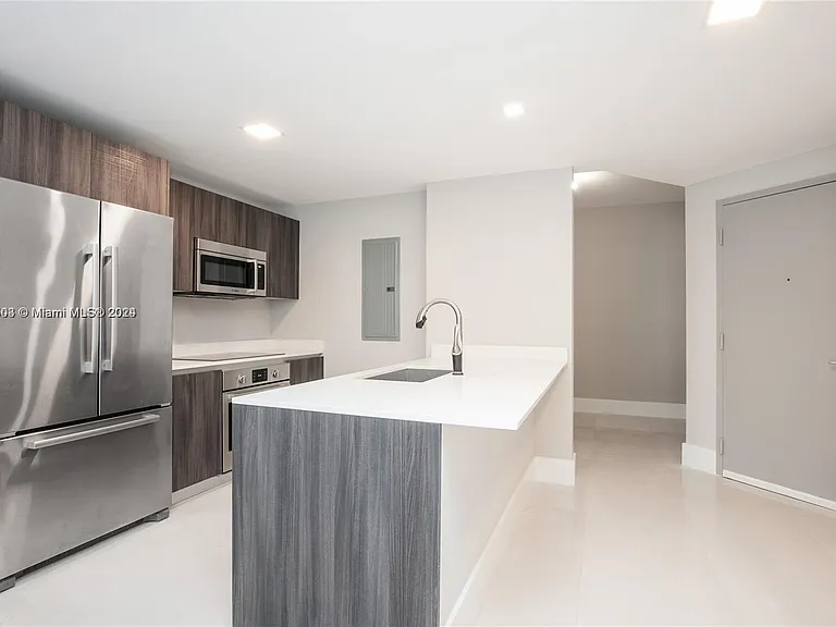 488 NE 18th St #311 — Photo 10