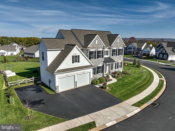 3rd image of 325 Deerfield Dr