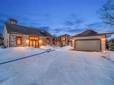 998 E Newark DRIVE, West Bend, WI, 53090