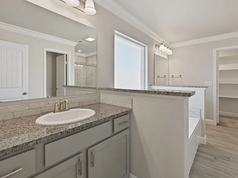 6801 Baron Dr — Photo 36
