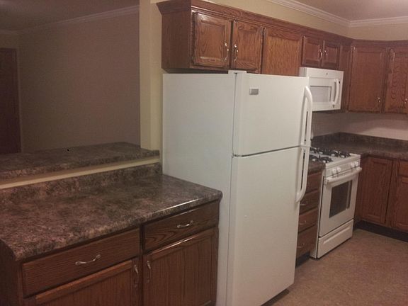 5th image of 1111 Elmhurst St