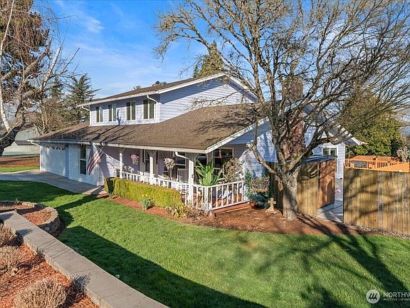 3rd image of 15905 NE 33rd Avenue