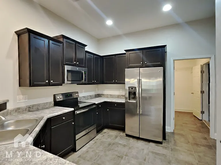 566 Waterford Ln — Photo 2