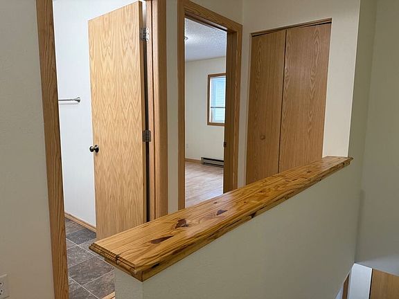 5th image of 525 4th Ave NW