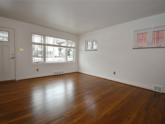 5th image of 427-429 S Atlantic Ave