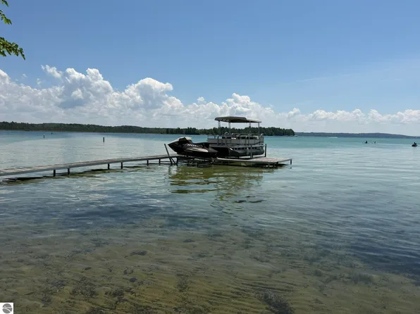 7285 Cairn Hwy 7, Kewadin MI