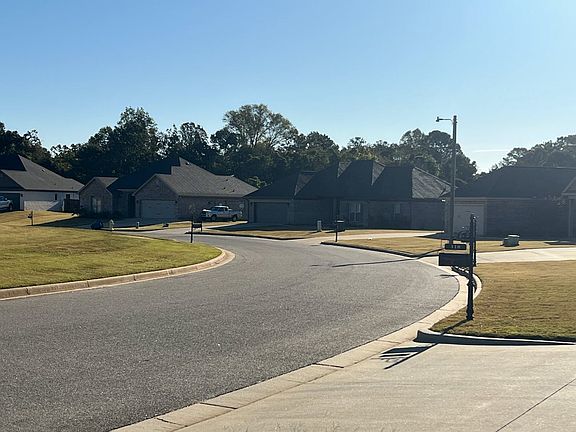 5th image of 94 Watkins Glen Dr