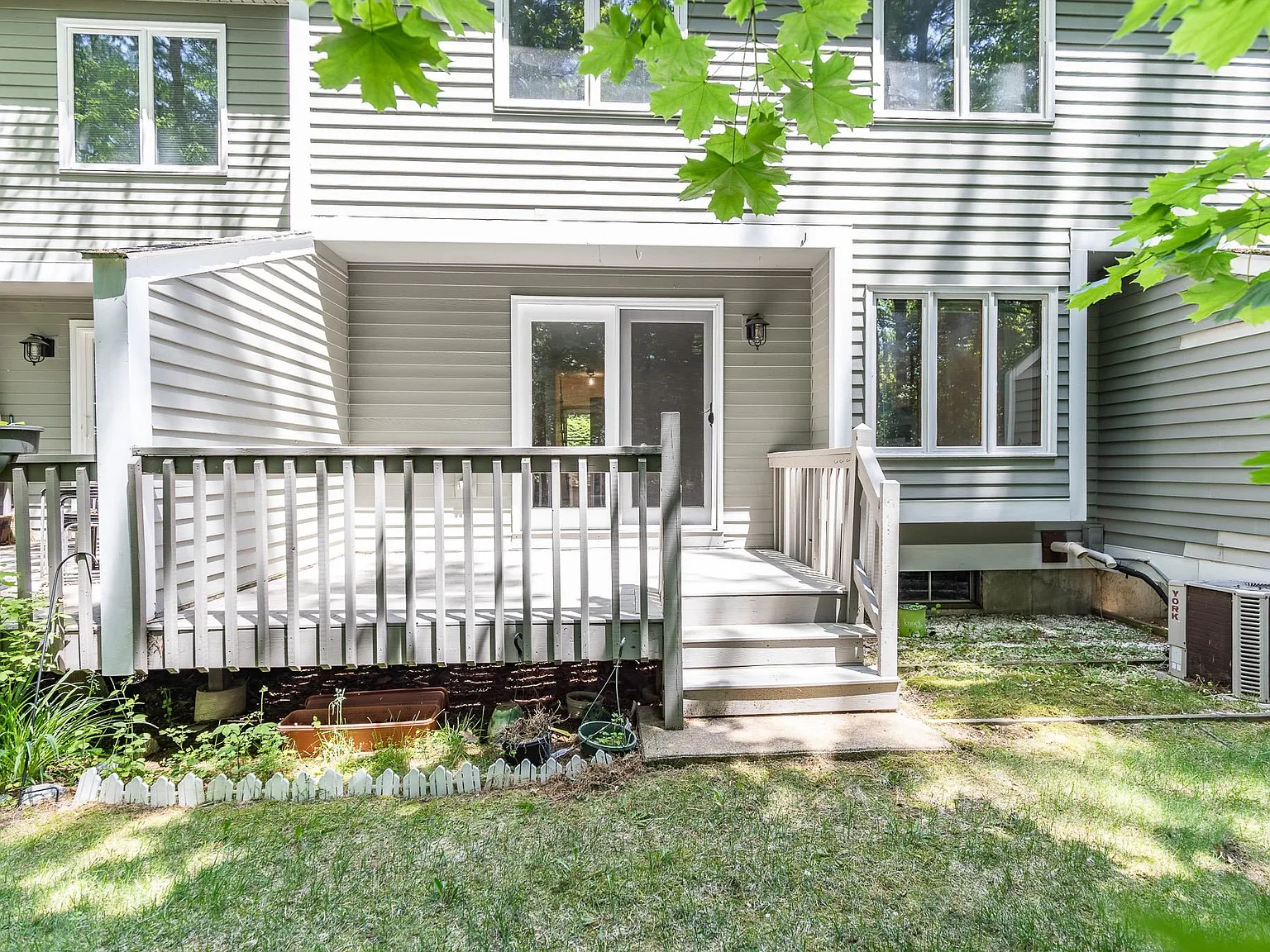 2 bed, 1.5 bath, 1332 sqft, $2,400 — Photo 4