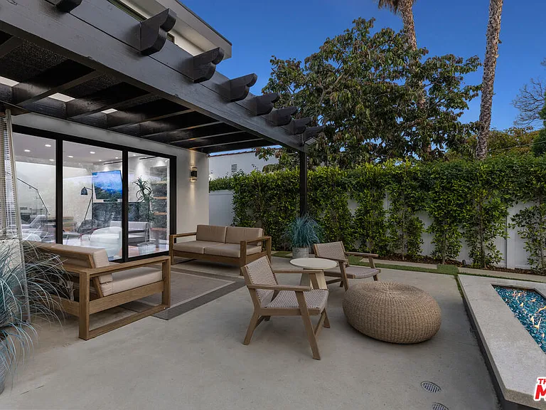 731 N Curson Ave — Photo 71