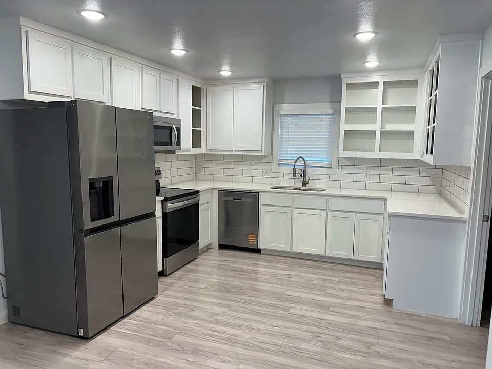 2800 Sierra Dr
