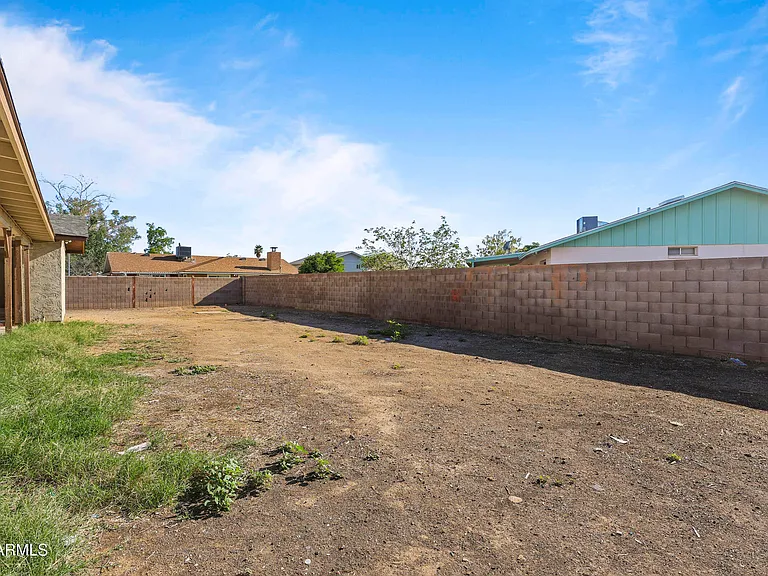 5212 N 67th Dr — Photo 35