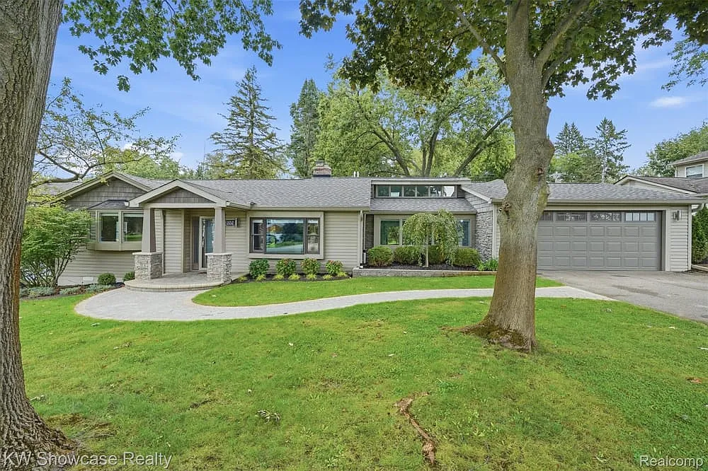 3 bed, 2450 sqft, $3,200 — Photo 1