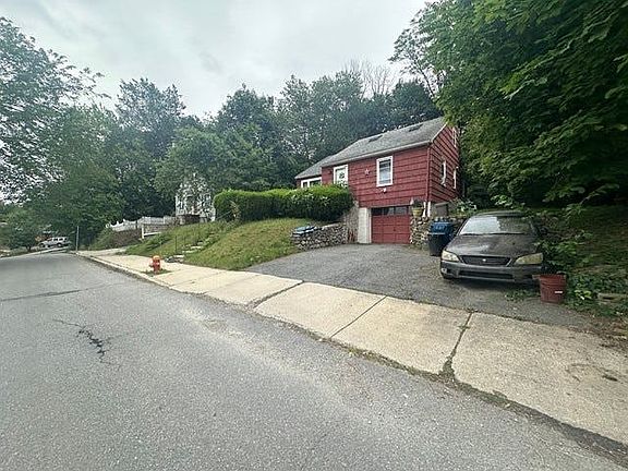 4th image of 114 Byron Ave