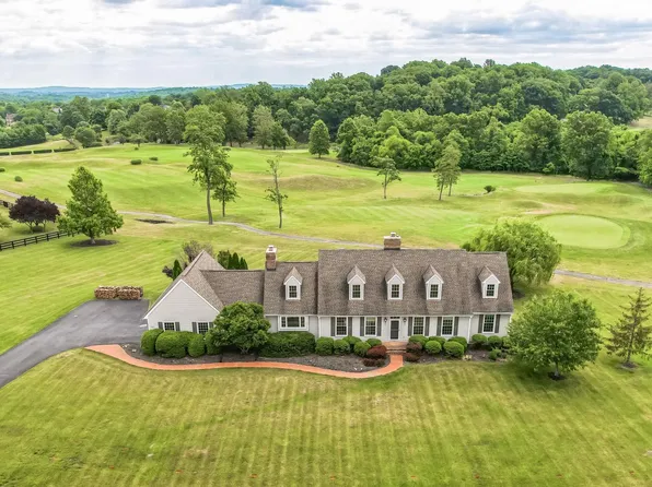 17820 Stoneleigh Dr, Round Hill, VA 20141