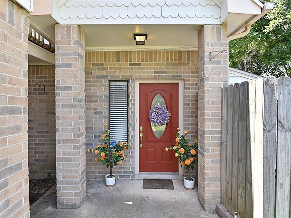 3rd image of 8409 Bayou Pine Ct