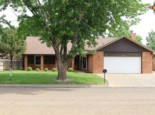 3720 Ray Hardy Dr, Clovis, NM 88101