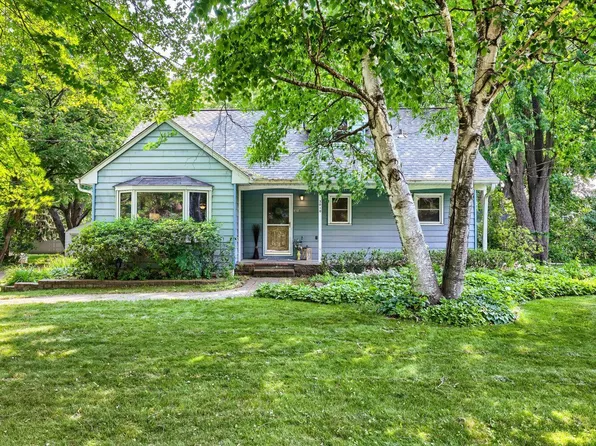 3010 Fairview Ave N, Roseville, MN 55113