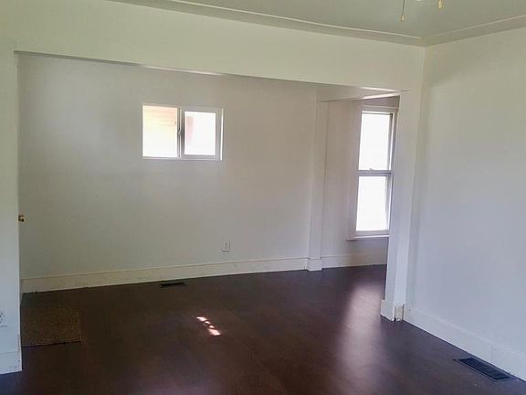 3rd image of 2602 Caroline Ave