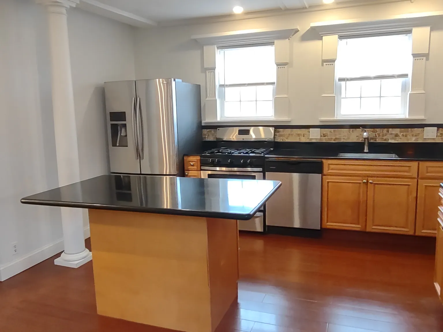 3 bed, 1250 sqft, $2,990 — Photo 1