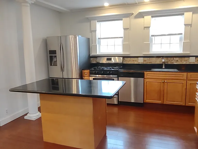 21 Ash St #1 — Photo 2