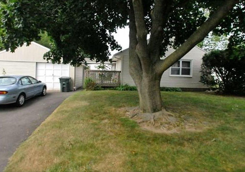 2nd image of 15 Kevin Rd