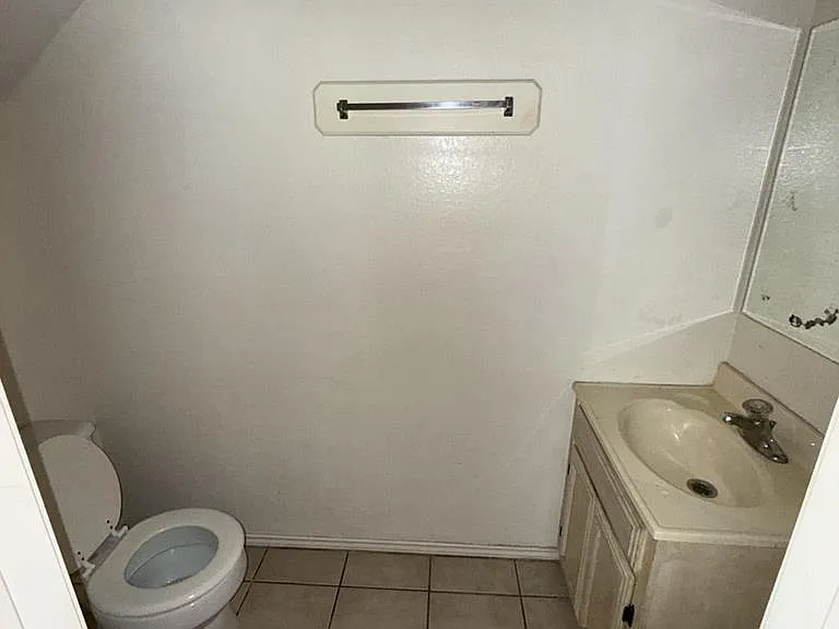 729 Sonesta Dr #B — Photo 9