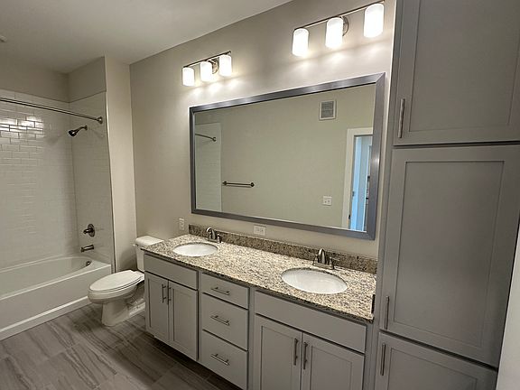 Guest bath with double vanity