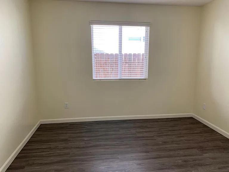 4650 W Rialto Ave — Photo 8
