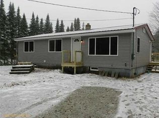 90 E Oxford Rd, Oxford, ME 04270