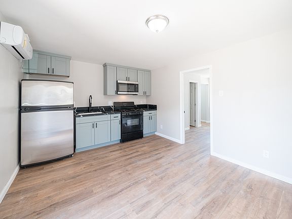 2nd image of 324 28th St #2