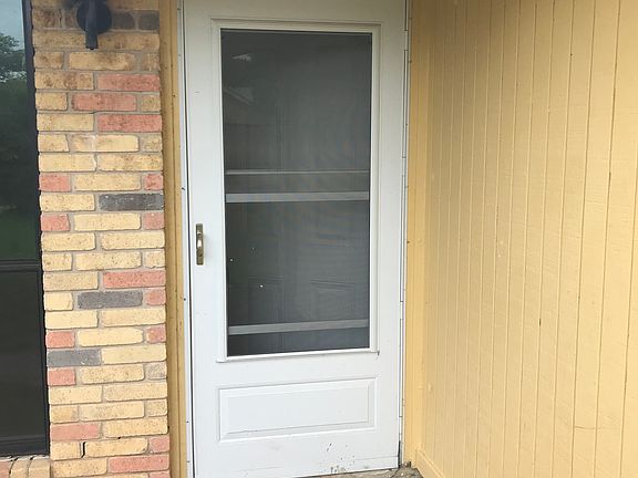 3rd image of 927 Saddlebrook Dr
