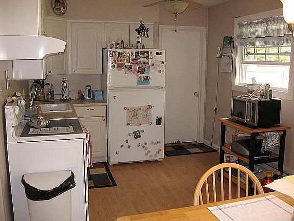 Large Eat in Kitchen