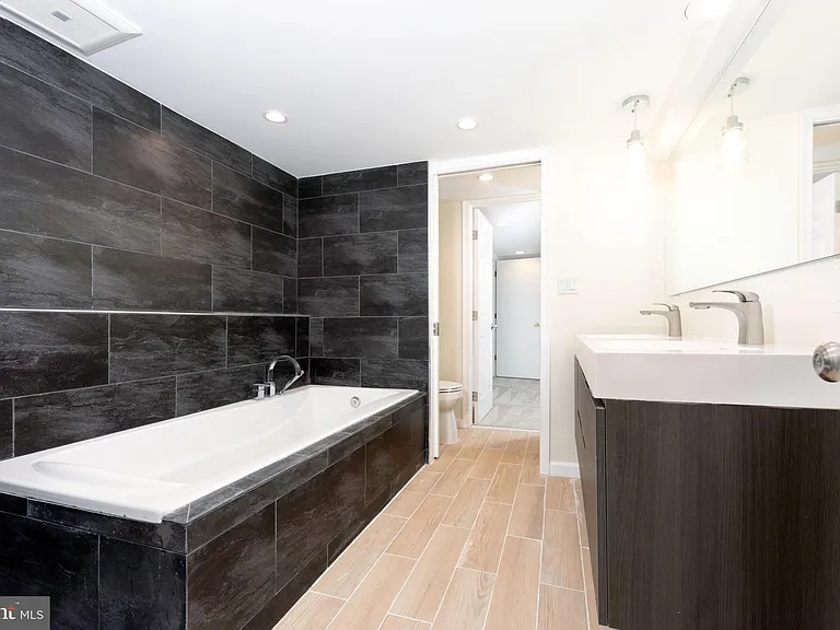 1418 Thornden Rd — Photo 11