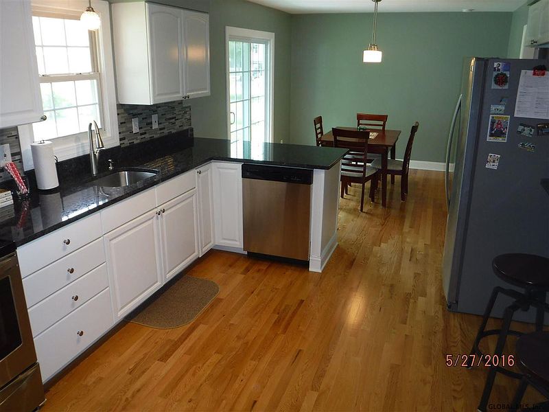 5th image of 9 GREEN ACRES Drive