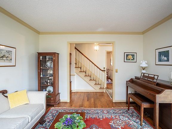5th image of 733 Circle Dr