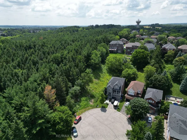 119 Stemmle Dr, Aurora, ON L4G 6N8