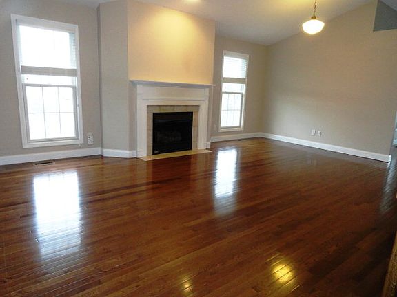 2nd image of 921 Sumter Pl