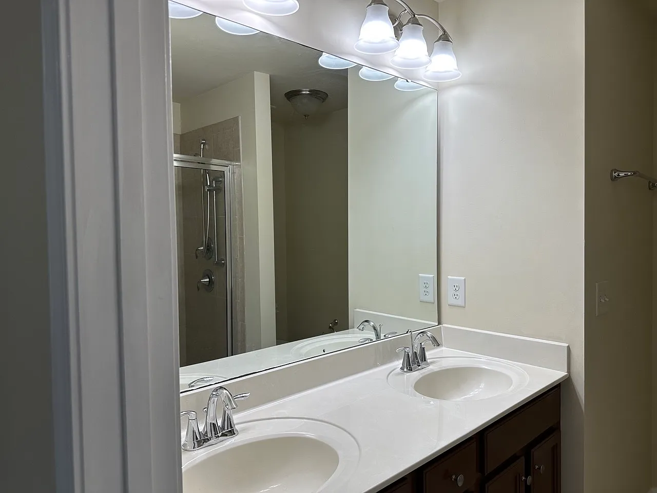 77 Pocono Dr — Photo 3
