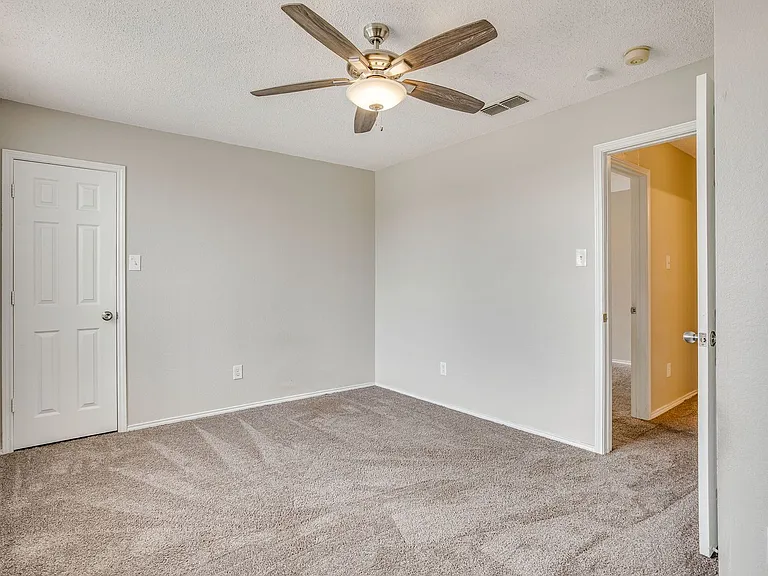 2701 Clovermeadow Dr — Photo 35