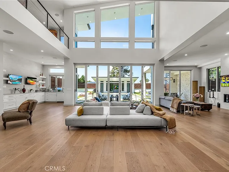 503 S Lucia Ave — Photo 1