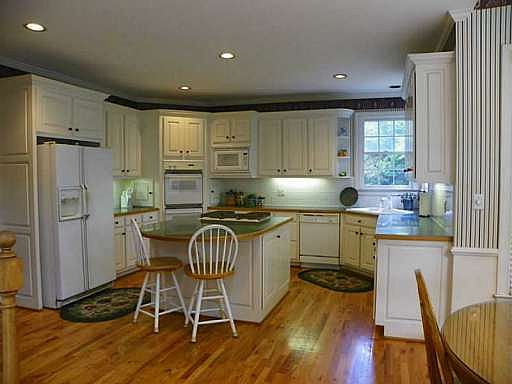 3rd image of 765 Weybridge Pl