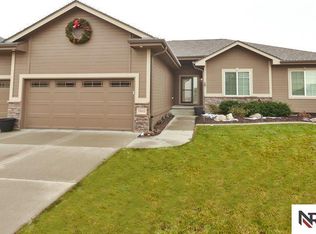 7641 Legacy St, Papillion, NE 68046