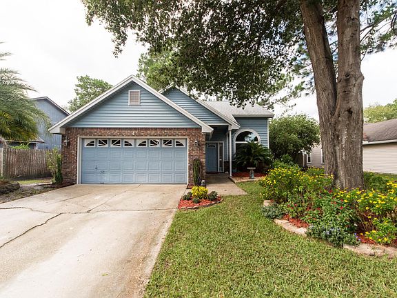 4th image of 2046 Saint Martins Dr E