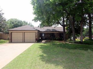 300 Witten Ct, Euless, TX 76039