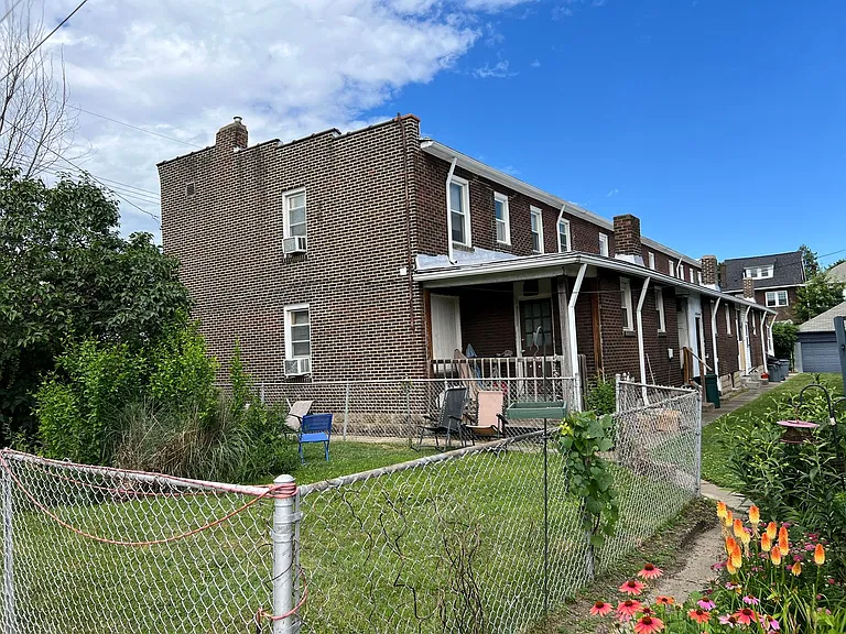 Charming Updated 2BR Home with New Flooring & Rear Porch — Photo 19