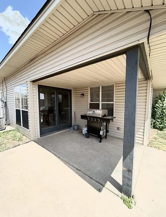 6824 NW Crestwood Dr — Photo 3